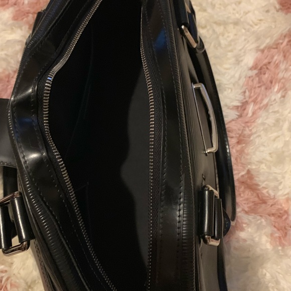 Louis Vuitton Handbag - Picture 2 of 8